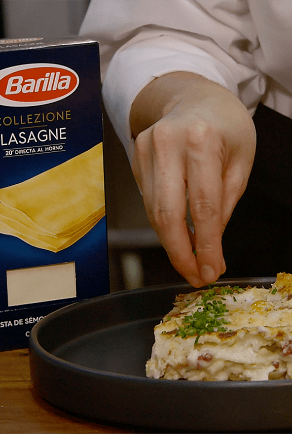 Recipe thumbnail image of Lasagne Collezione de brunch tipo carbonara: Tocino, poro y huevo orgánico